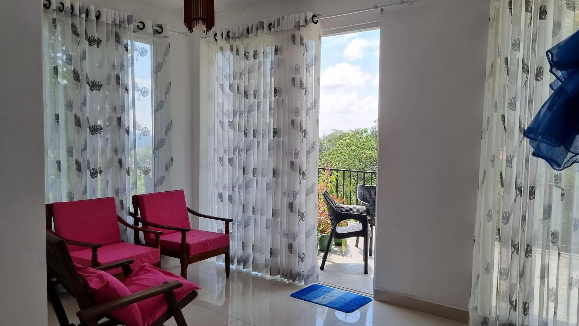 Squirrel'S Nest Hotel Kandy Inn